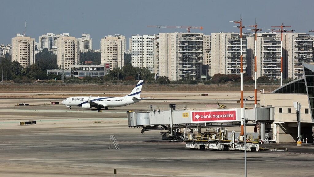 Атака хуситів: біля аеропорту Бен-Гуріон в Ізраїлі впала балістична ракета