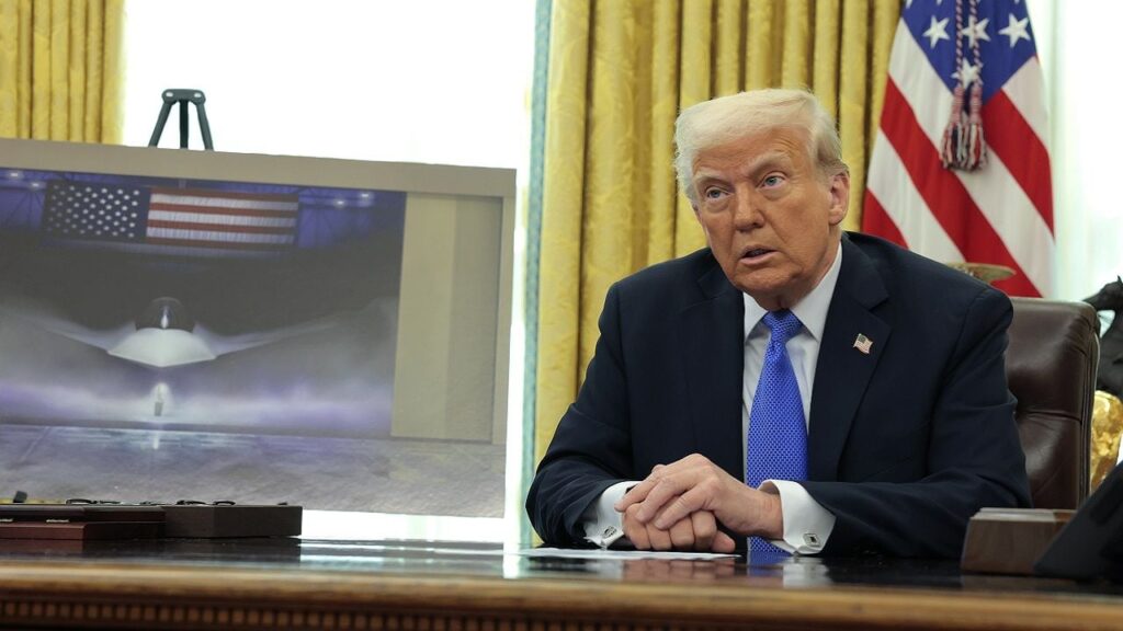 Трамп назвав Зеленського та Путіна впертими щодо умов переговорів