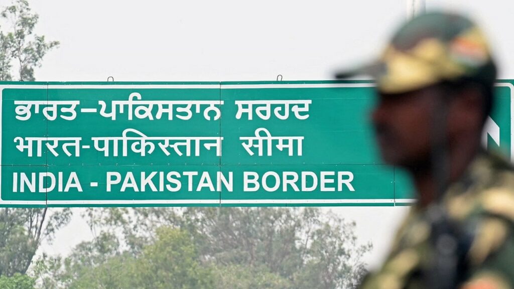 Лунають вибухи: Пакистан розпочав масштабний військовий наступ на Індію
