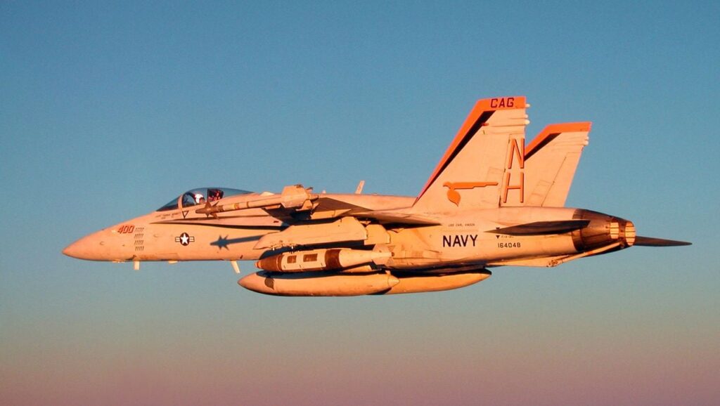 Приземлявся на авіаносець: США втратили вже другий винищувач у Червоному морі