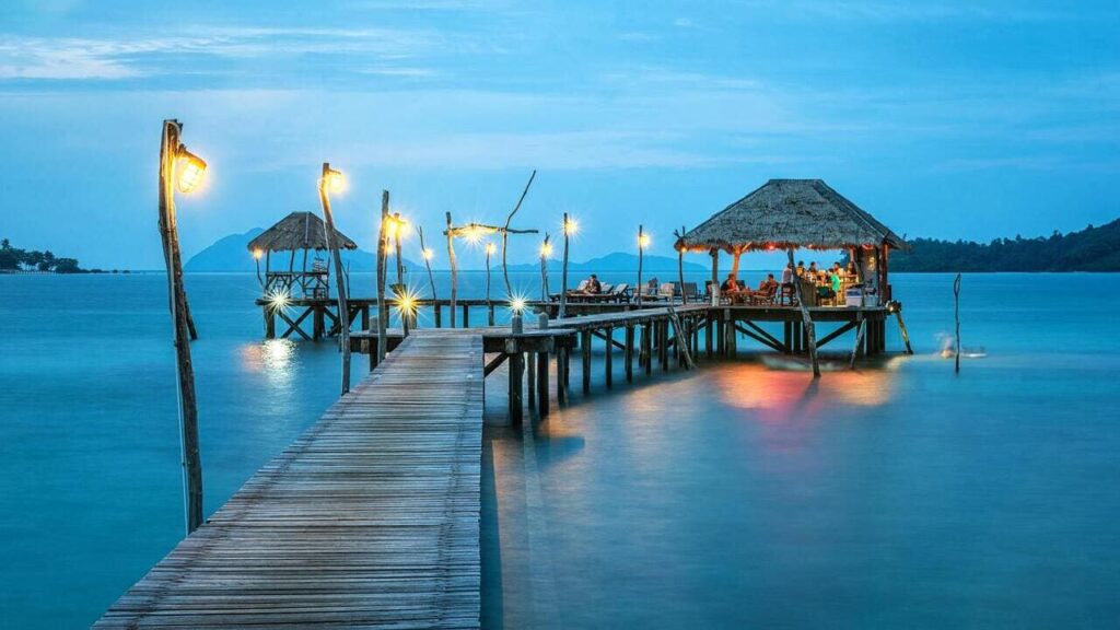 Куди бюджетно полетіти на море в червні: напрямки для економної відпустки