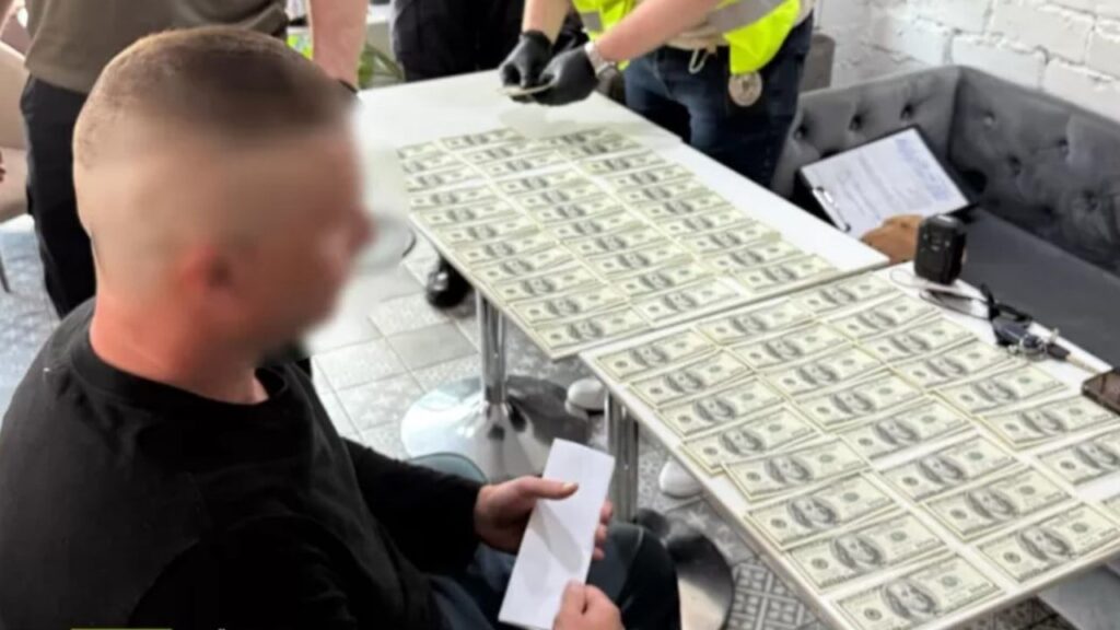 $12 тис. за фіктивний документ: у Києві викрито схему незаконного виїзду чоловіків за кордон $12 тис. за фіктивний документ: у Києві викрито схему незаконного виїзду чоловіків за кордон