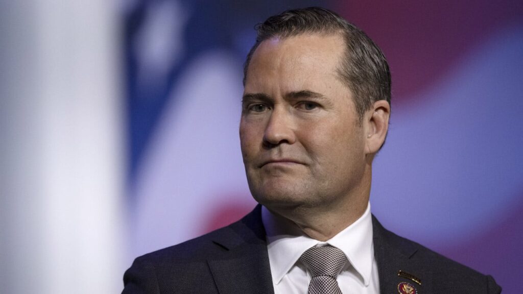 Не лише через скандал з Signal: WP дізналося причину звільнення Волца