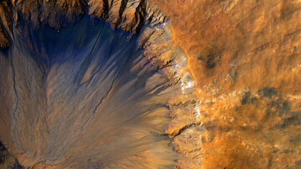 Нове дослідження пояснило походження смуг на Марсі, і це не вода