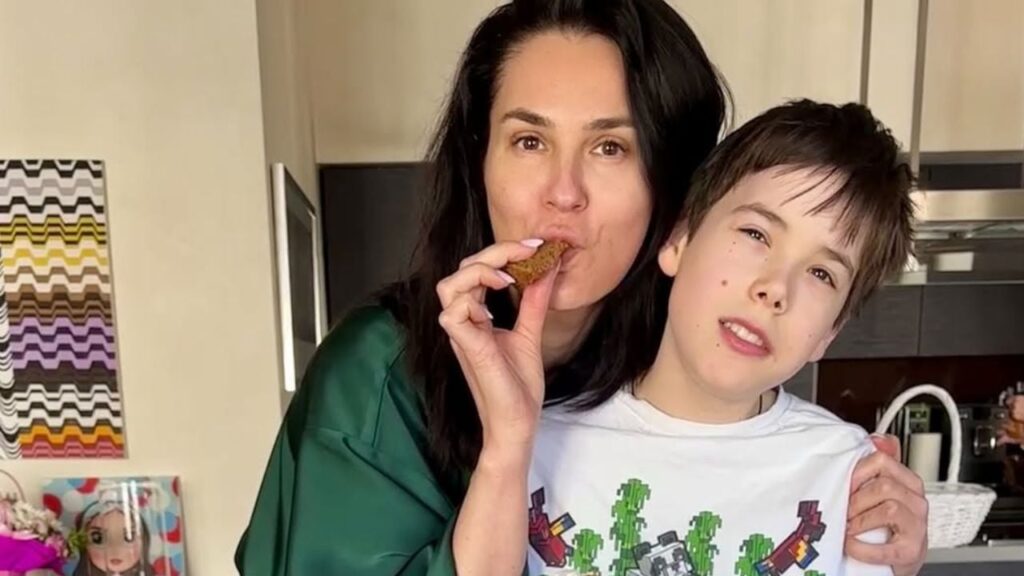 Хотіла “влитися” в колектив: Єфросиніна згадала, як вперше спробувала цигарки