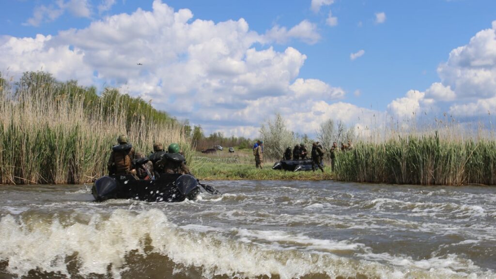 Дніпро став бар’єром для ворога: у ВМС пояснили, чому РФ активно застосовує дрони Дніпро став бар’єром для ворога: у ВМС пояснили, чому РФ активно застосовує дрони