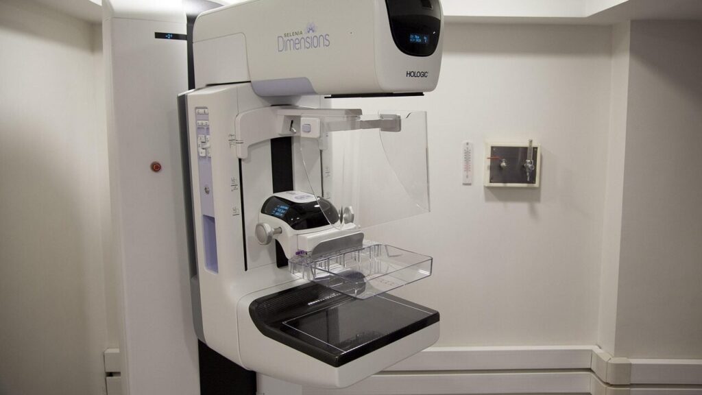 Виявляє більше пухлин: вчені назвали найефективніший вид мамографії