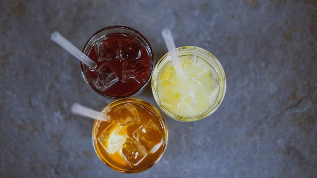 Освіжає і підтримує здоров’я кишківника: лікар назвав найкорисніший фруктовий сік