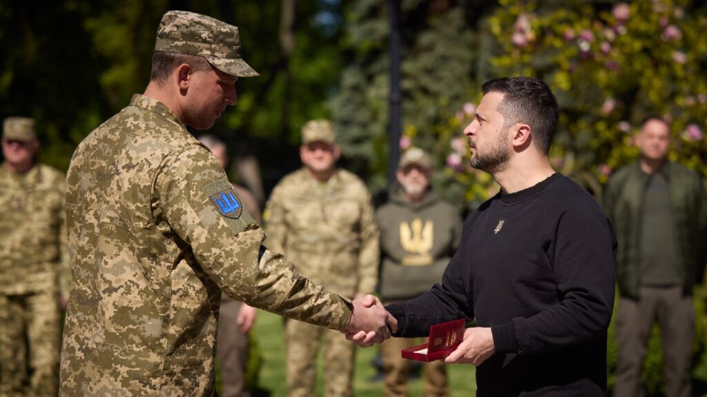 Пільги для Героїв України: на що мають право нагорождені військові та їхні родини у 2025 році