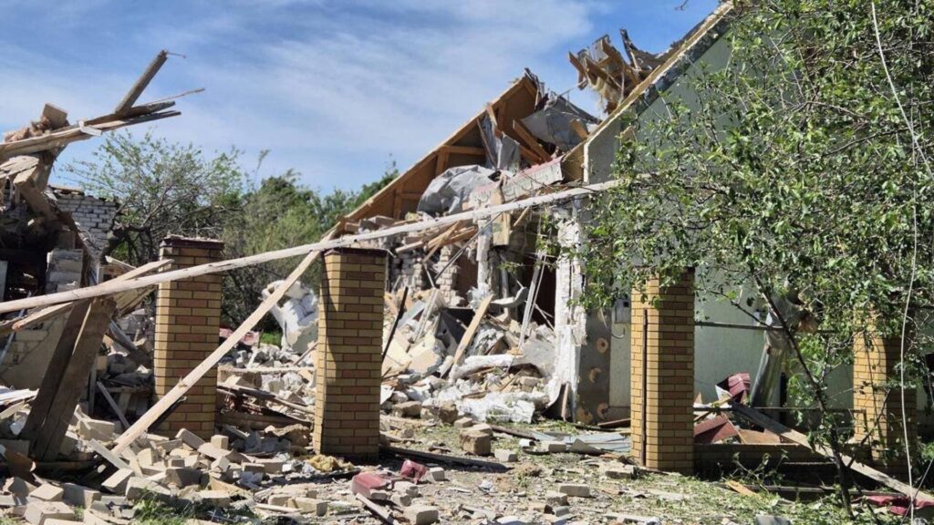 РФ скинула бомбу на Куп’янськ: загинули дві людини, ще троє постраждали