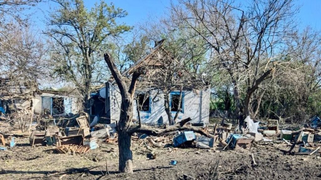 РФ обстрілює прифронтову Павлівку КАБами та FPV-дронами: поранено двох жінок