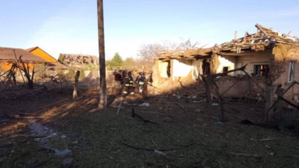 Росіяни скинули на прифронтовий Оріхів вісім КАБів, є поранені