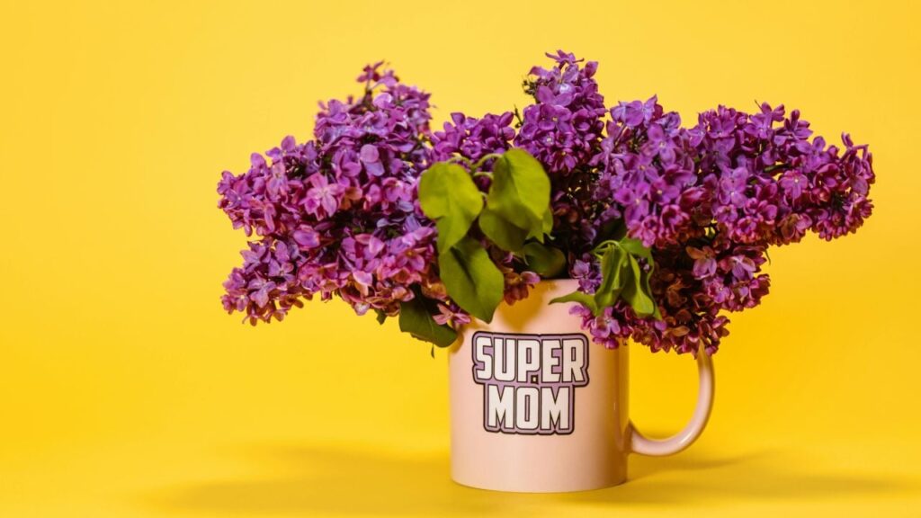 Що подарувати мамі на День матері: подарунки своїми руками та креативні рішення