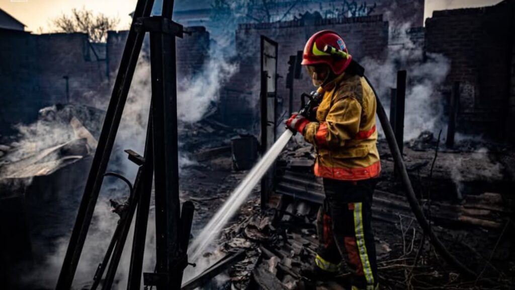 На околицях Ізюму – масштабна пожежа: детонують залишені ворогом боєприпаси