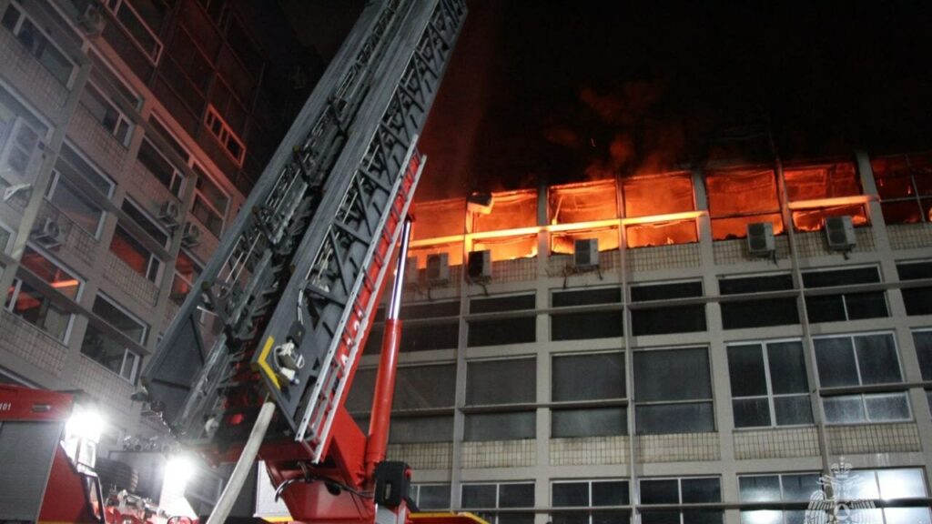 У Санкт-Петербурзі горів стратегічний завод Авангард: що відомо про пожежу