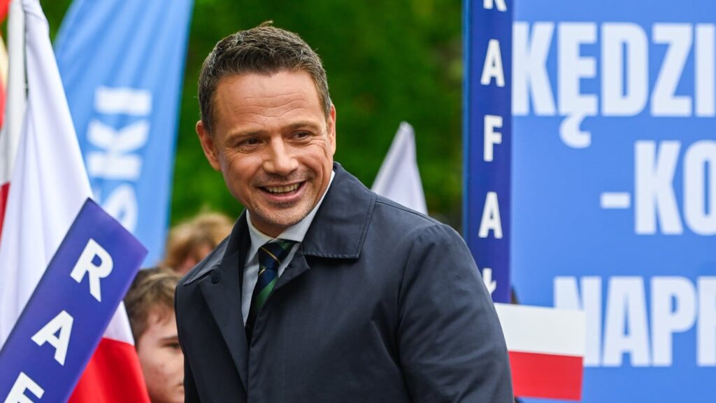 Кандидат від влади Тшасковський лідирує на виборах у Польщі, але його підтримка падає