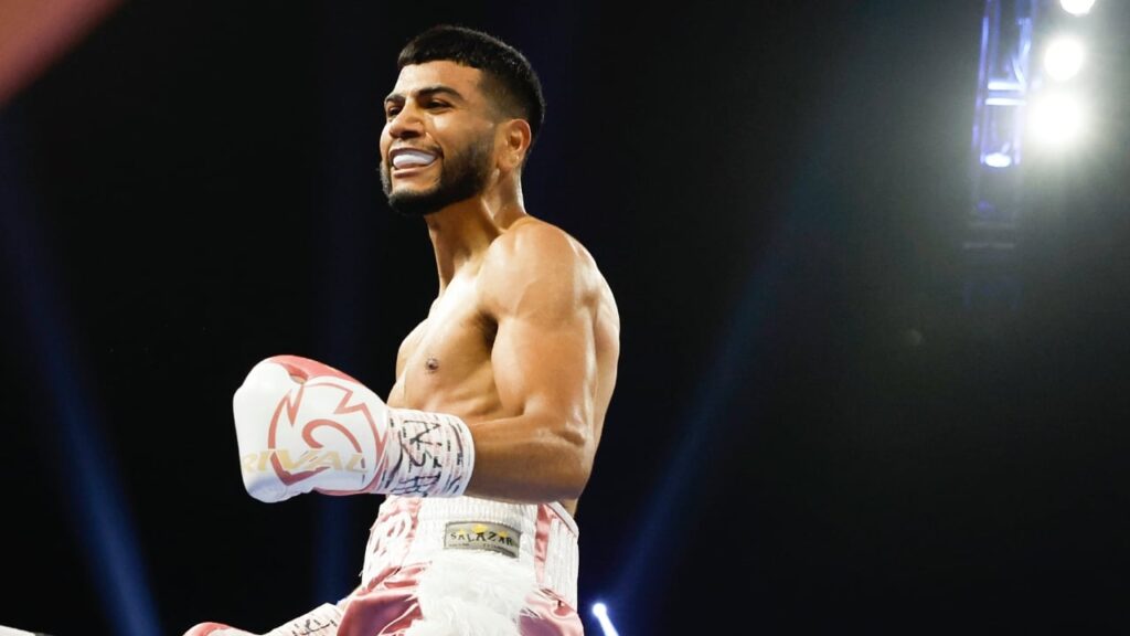 Американець Мураталла переміг росіянина та вийшов на титульний бій із Ломаченком