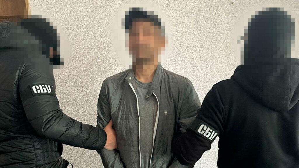 Шпигував під виглядом військового ЗСУ на Курському напрямку: СБУ затримала агента ФСБ