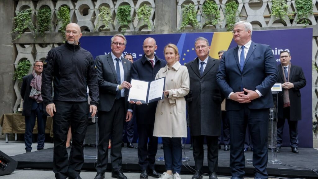 У Львові підписали угоду про закупівлю на €1 млрд зброї для ЗСУ за данською моделлю