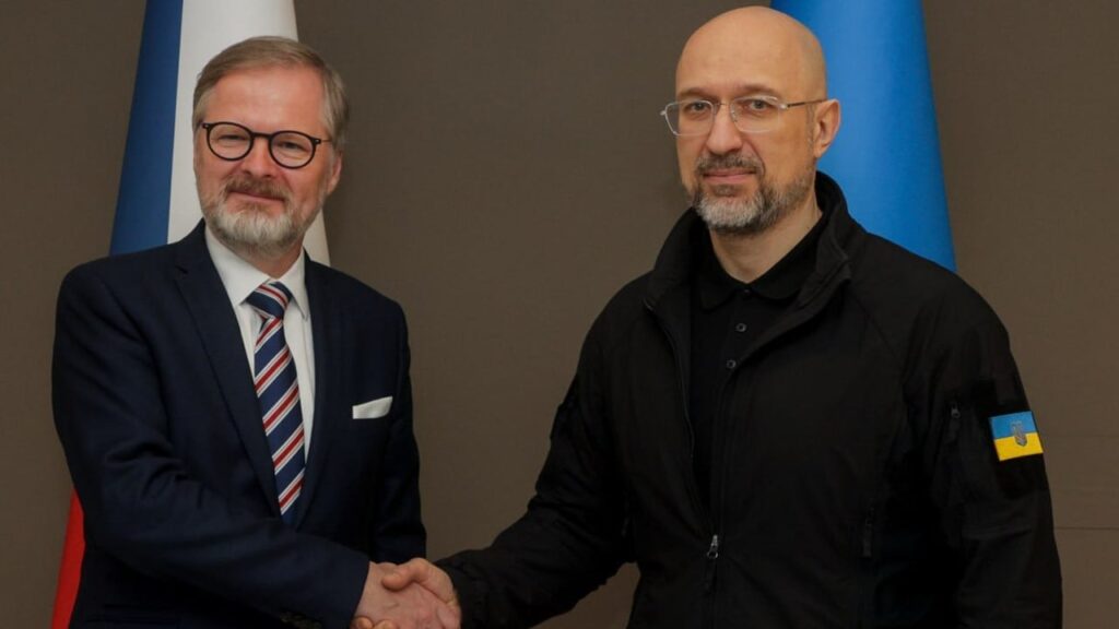 Чехія допоможе Україні готувати пілотів для винищувачів F-16 — Шмигаль