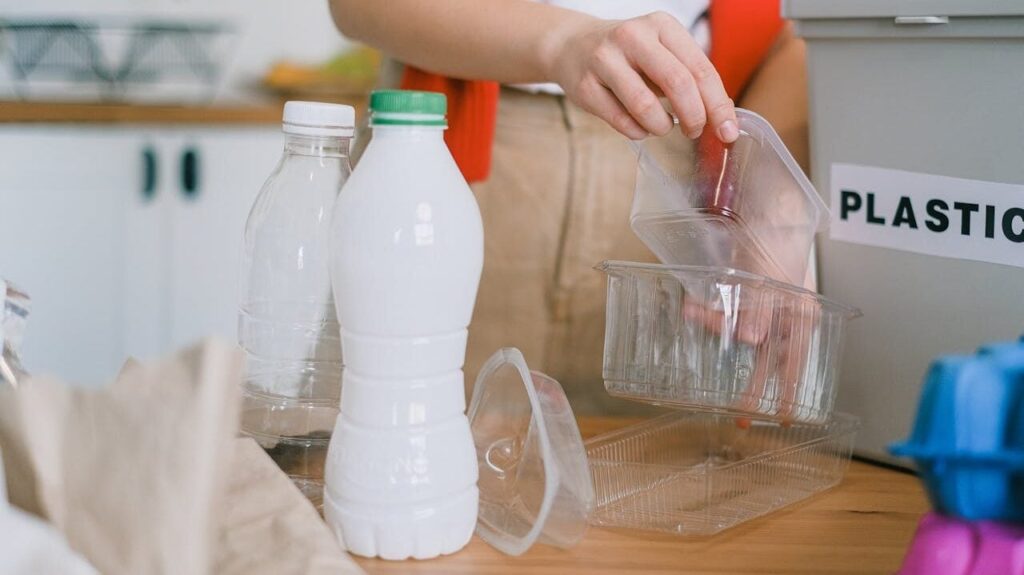 Пластик у побутових предметах є причиною 10% смертей від хвороб серця — дослідження