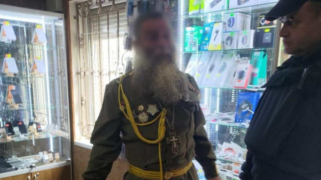 Священник УПЦ МП з товаришем розгулював у формі СРСР з георгіївськими стрічками: їх затримано
