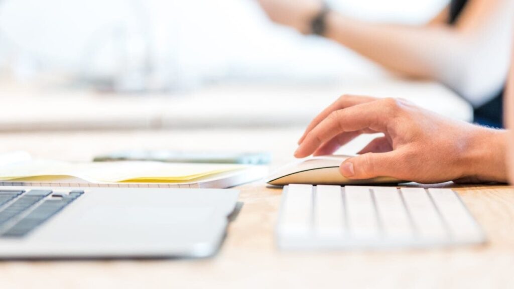 Українська мова в школах: омбудсмен повідомив про початок перевірок