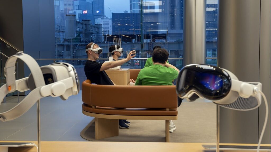 Дасть змогу прокручувати зображення очима: Apple готує нову функцію для окулярів Vision Pro