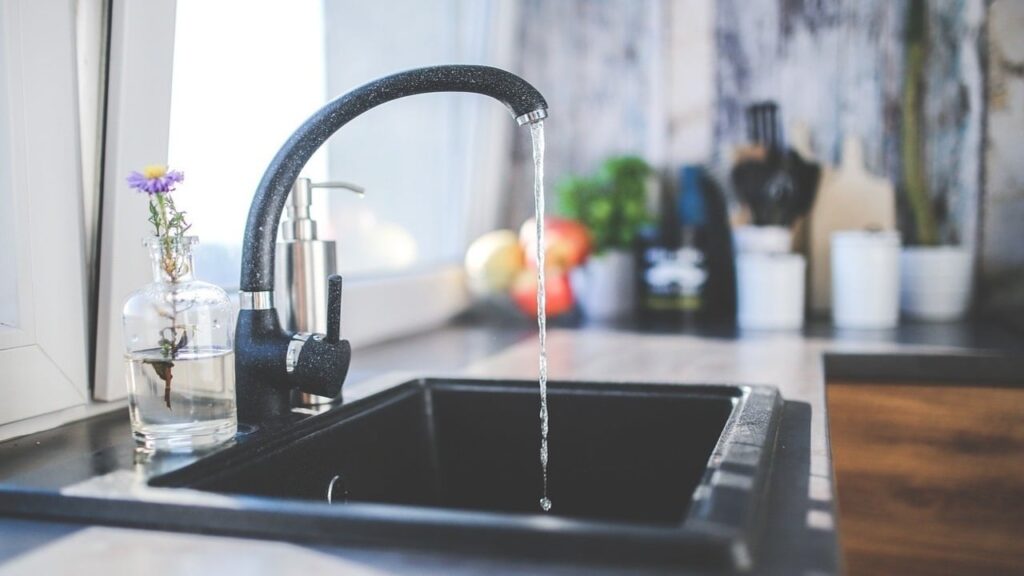 Відключення води в Житомирі: коли не буде та які причини