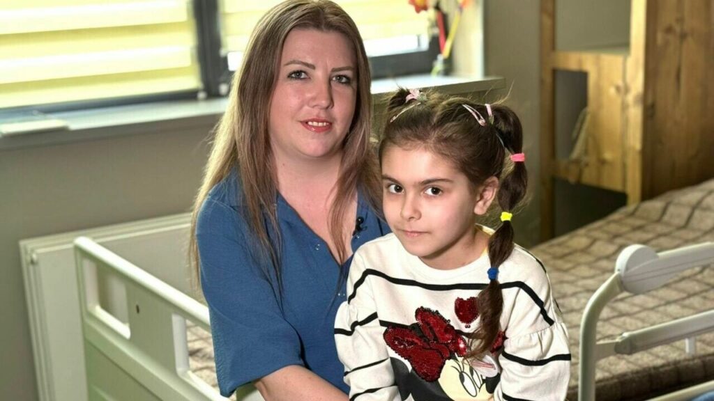 Понад місяць не могла сама дихати: у Києві врятували дитину з важкою пневмонією