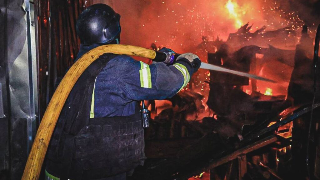 Вибухи на Запоріжжі: росіяни понад 50 разів вдарили по прифронтовій громаді