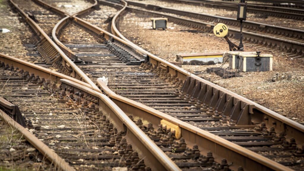 РФ атакувала залізницю в Чернівецькій області: пошкоджено інфраструктуру