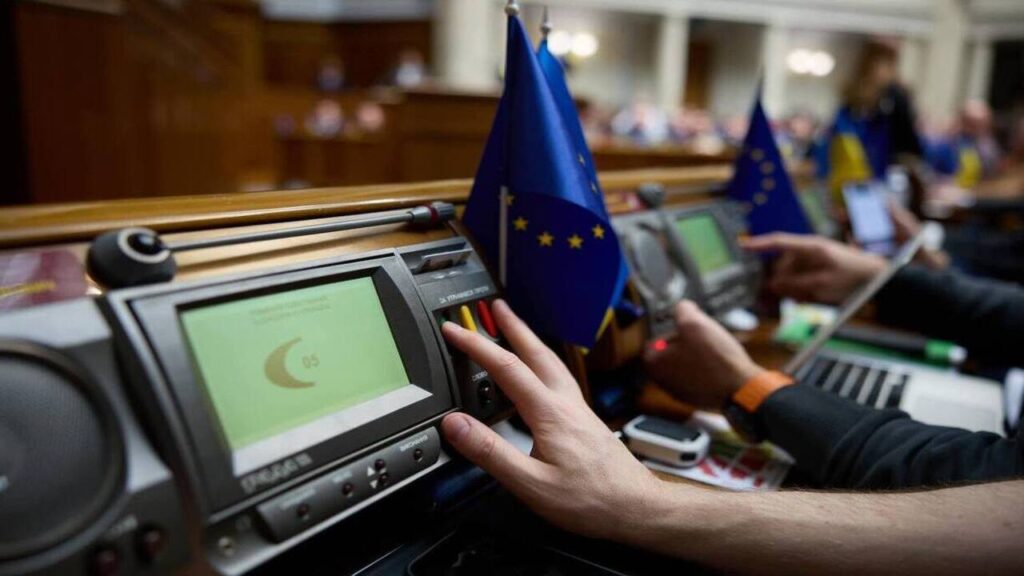 Яка доплата за ранг державного службовця в Україні у 2025 році