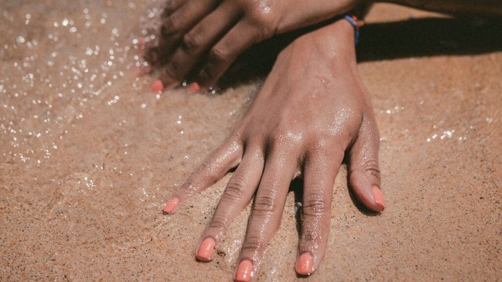 Вчені з’ясували, що меланома по-різному вражає тіла чоловіків і жінок