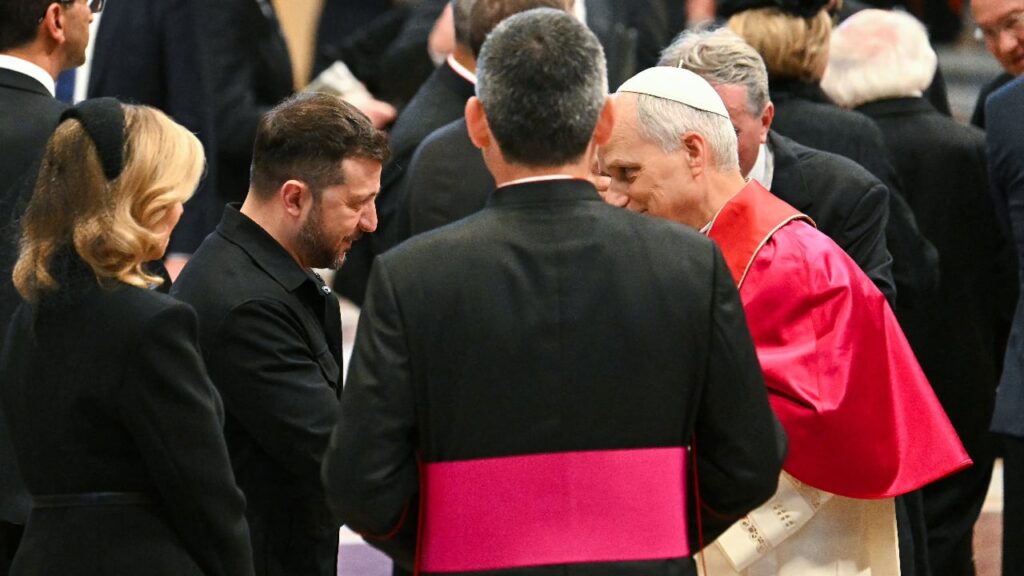 Зеленський і Папа Лев XIV вперше зустрінуться у Ватикані: що відомо