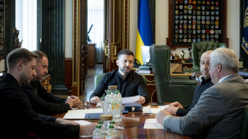 Зеленський доручив сформувати постійну переговорну групу щодо завершення війни