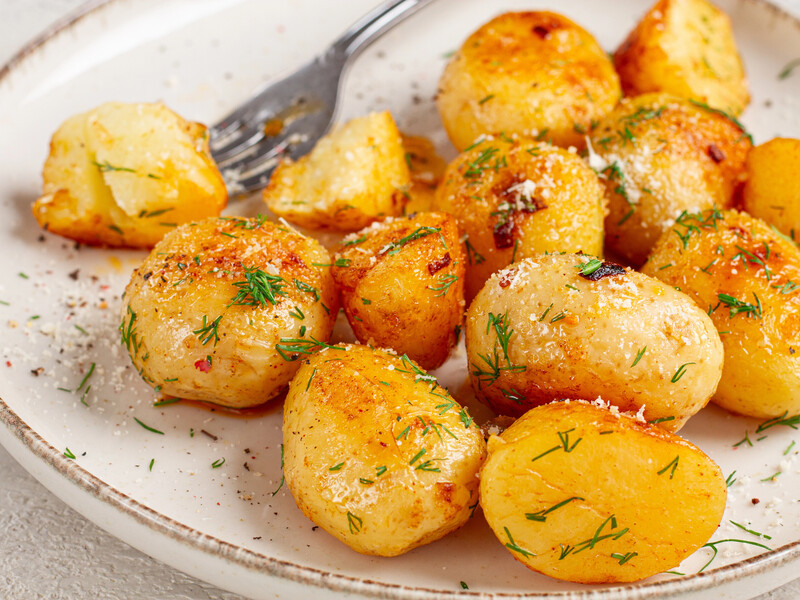 Запечіть молоду картоплю в такий спосіб. Рецепт від переможниці "МастерШеф" Запечіть молоду картоплю в такий спосіб. Рецепт від переможниці "МастерШеф"