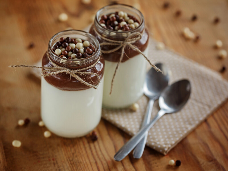 Без випікання і яєць. Ніжне "Пташине молоко" на сметані з шоколадним верхом