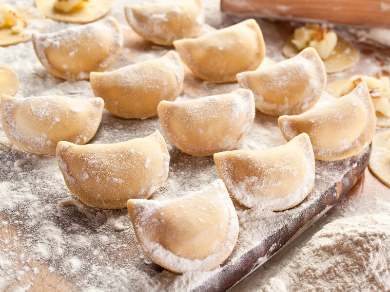 Це тісто на вареники й пельмені найкраще. Рецепт для приготування без клопоту