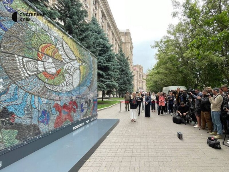 Легендарну мозаїку Горської, яка прикрашала ресторан у Маріуполі, відтворили в Києві й повезуть до Харкова Легендарну мозаїку Горської, яка прикрашала ресторан у Маріуполі, відтворили в Києві й повезуть до Харкова