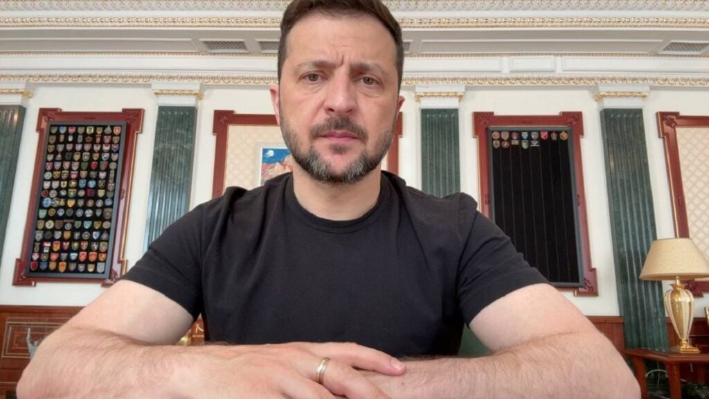 Зеленський про нічну атаку: Удари РФ гучніші за намагання примусити Путіна до миру