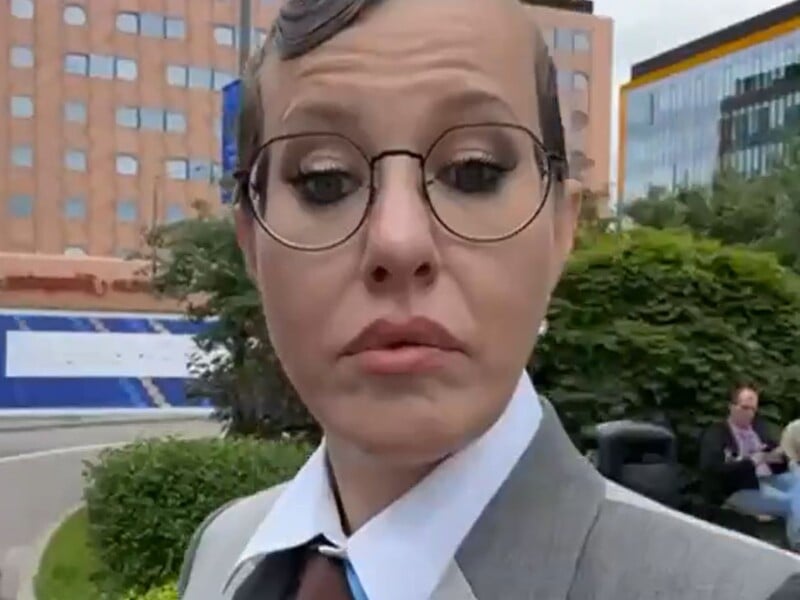 Облисіла Собчак в'їдливо заявила, що на головному форумі Путіна немає проституток. Їй показали головну з них