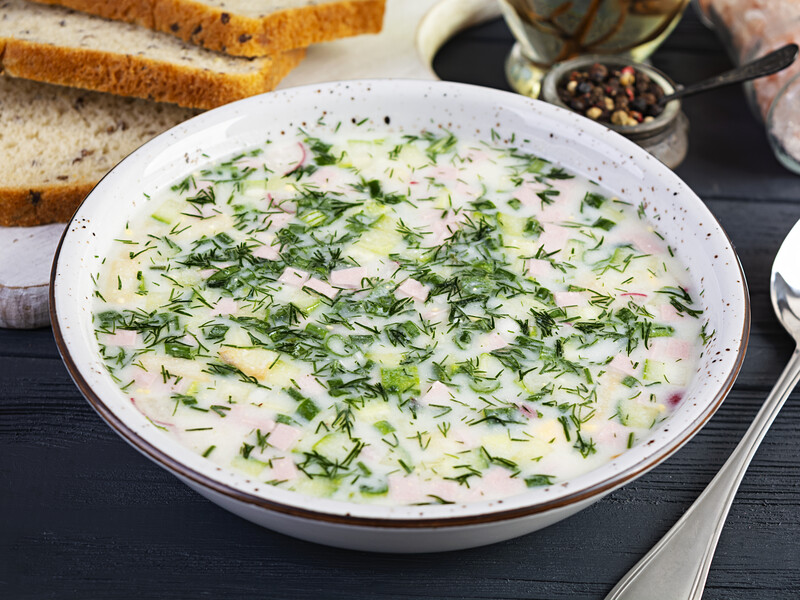 Щоб приготувати цю неймовірно смачну окрошку, знадобиться мінімум часу. Простий рецепт