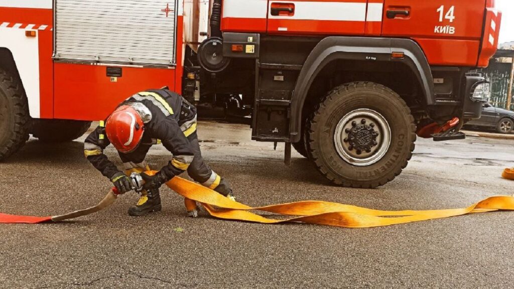 РФ атакувала дроном АЗС на околиці Харкова: поранено працівника