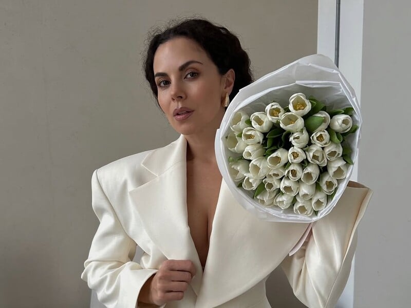 Каменських вийшла на прогулянку в сукні за 60 тис. грн. Фото