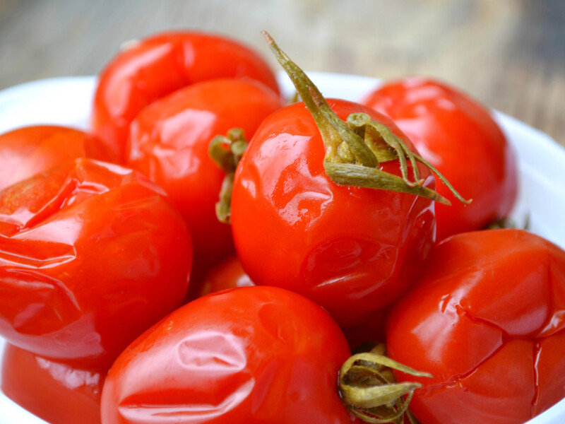 Просто додайте це в розсіл – і малосольні помідори за годину будуть смачними. Найкращий рецепт