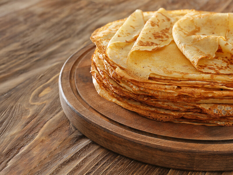 Тонкі млинці без краплі молока – виходять дуже ніжними й довго залишаються свіжими