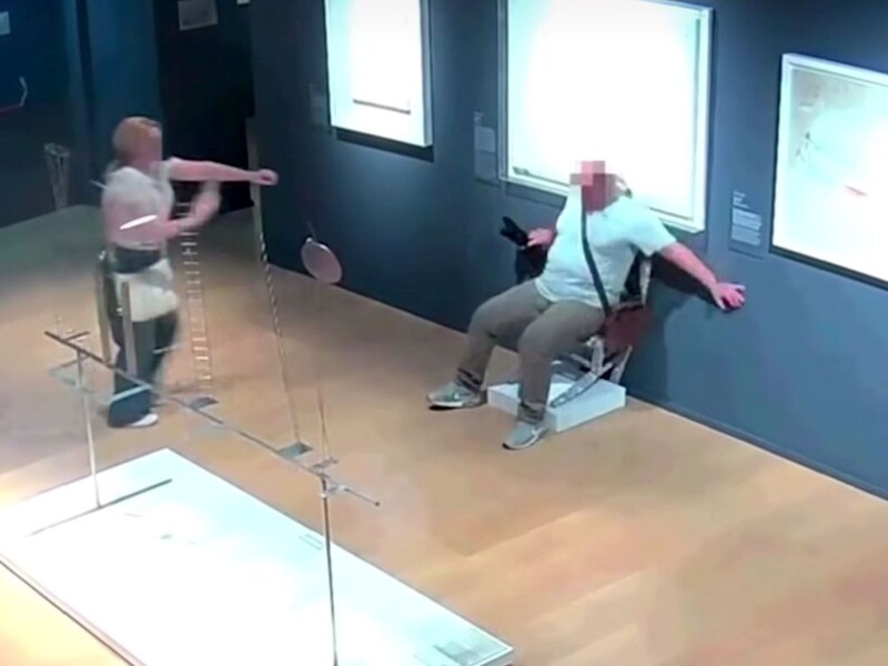 "Дайте вгадаю – це були росіяни?" В Італії туристи зламали національну реліквію і втекли "Дайте вгадаю – це були росіяни?" В Італії туристи зламали національну реліквію і втекли