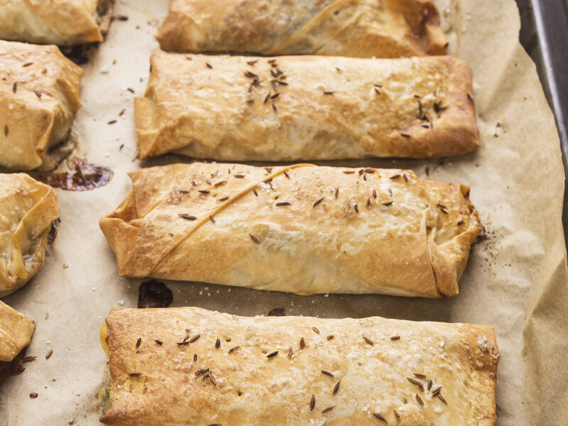 "Їхній хрускіт не залишить байдужим нікого". Ліниві пиріжки без замішування. Рецепт