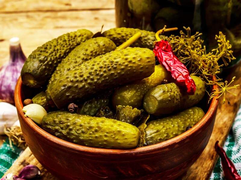 Просто зробіть так – і хрусткі малосольні огірки будуть готові за кілька годин. Надійний рецепт